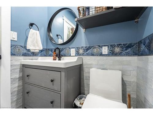 735 Beach Boulevard, Hamilton, ON - Indoor Photo Showing Bathroom