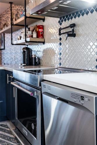 735 Beach Boulevard, Hamilton, ON - Indoor Photo Showing Kitchen