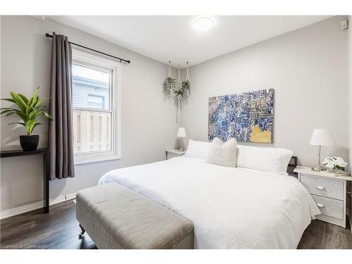 654 Upper Wellington Street, Hamilton, ON - Indoor Photo Showing Bedroom