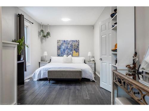 654 Upper Wellington Street, Hamilton, ON - Indoor Photo Showing Bedroom