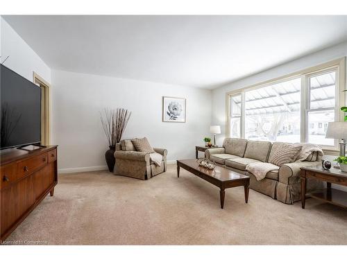 520 Bridgman Avenue, Burlington, ON - Indoor Photo Showing Living Room