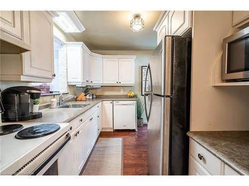 520 Bridgman Avenue, Burlington, ON - Indoor Photo Showing Kitchen