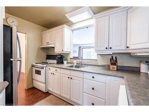 520 Bridgman Avenue, Burlington, ON - Indoor Photo Showing Kitchen