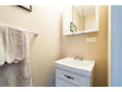 520 Bridgman Avenue, Burlington, ON - Indoor Photo Showing Bathroom