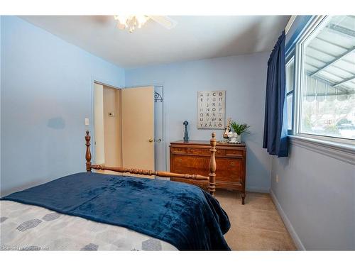 520 Bridgman Avenue, Burlington, ON - Indoor Photo Showing Bedroom