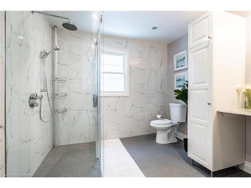 520 Bridgman Avenue, Burlington, ON - Indoor Photo Showing Bathroom