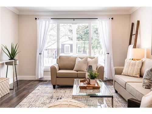 4307 Longmoor Drive, Burlington, ON - Indoor Photo Showing Living Room