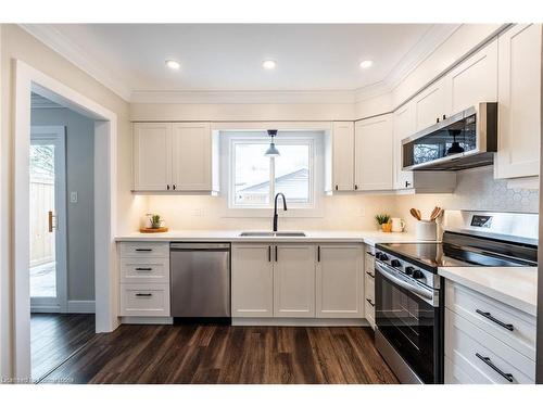 4307 Longmoor Drive, Burlington, ON - Indoor Photo Showing Kitchen With Stainless Steel Kitchen With Double Sink With Upgraded Kitchen