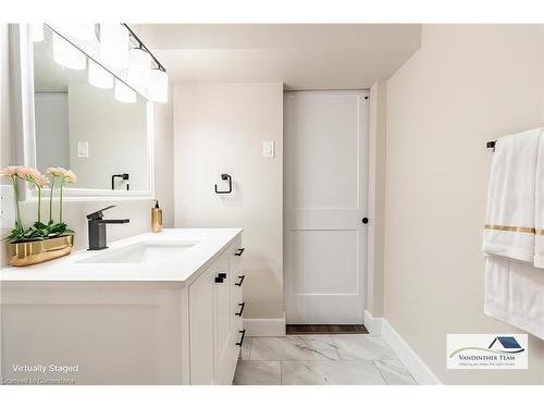 4307 Longmoor Drive, Burlington, ON - Indoor Photo Showing Bathroom