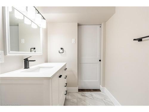 4307 Longmoor Drive, Burlington, ON - Indoor Photo Showing Bathroom