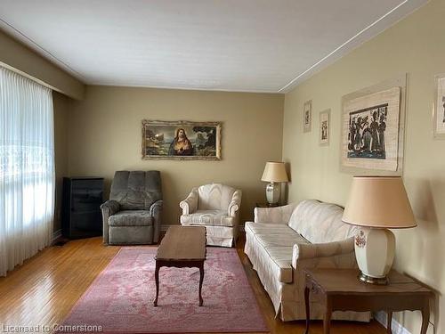 245 Nugent Drive, Hamilton, ON - Indoor Photo Showing Living Room