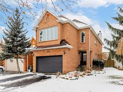 137 Cove Crescent  Stoney Creek, ON L8E 5A1