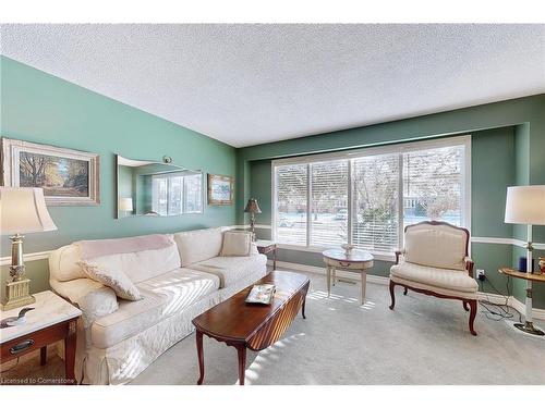 3059 Centennial Drive, Burlington, ON - Indoor Photo Showing Living Room