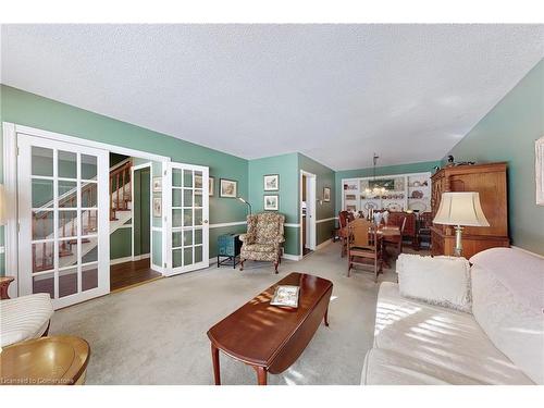 3059 Centennial Drive, Burlington, ON - Indoor Photo Showing Living Room