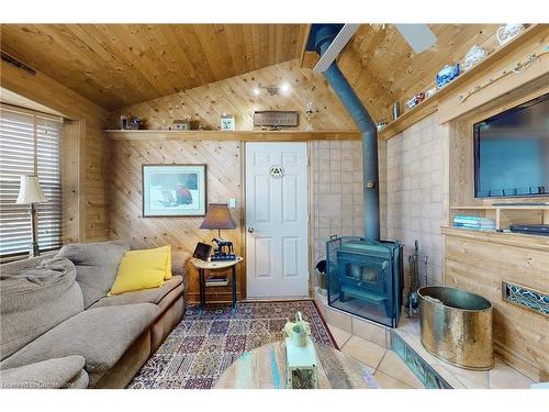 3059 Centennial Drive, Burlington, ON - Indoor Photo Showing Living Room With Fireplace