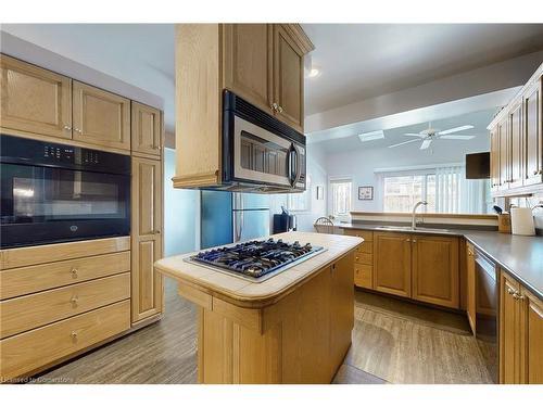 3059 Centennial Drive, Burlington, ON - Indoor Photo Showing Kitchen With Double Sink