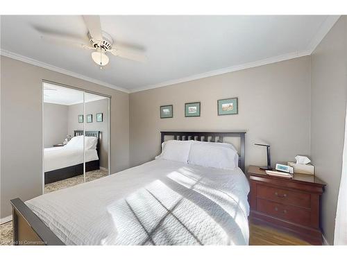 3059 Centennial Drive, Burlington, ON - Indoor Photo Showing Bedroom