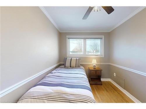 3059 Centennial Drive, Burlington, ON - Indoor Photo Showing Bedroom