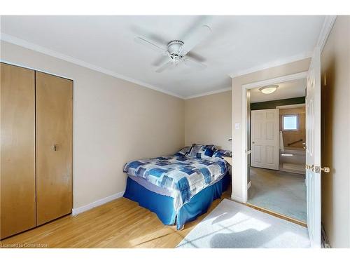 3059 Centennial Drive, Burlington, ON - Indoor Photo Showing Bedroom