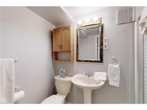 3059 Centennial Drive, Burlington, ON - Indoor Photo Showing Bathroom