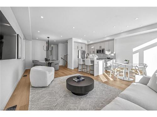 29 Kingfisher Drive, Hamilton, ON - Indoor Photo Showing Living Room