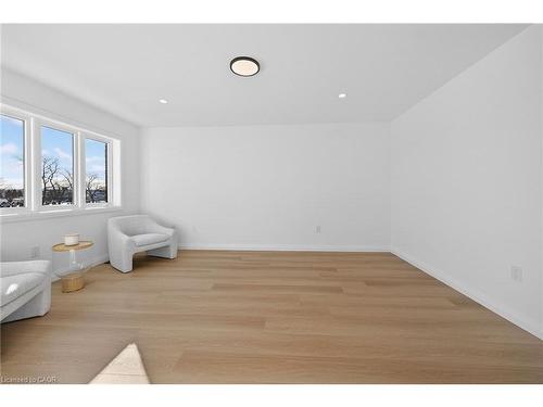 29 Kingfisher Drive, Hamilton, ON - Indoor Photo Showing Other Room