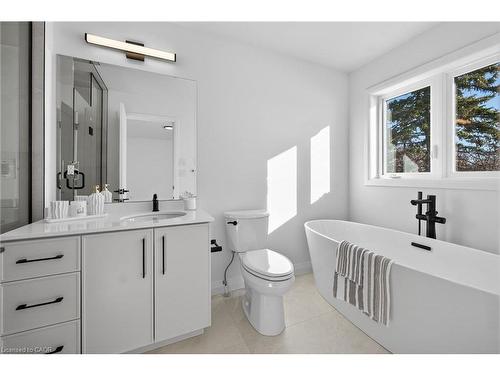 29 Kingfisher Drive, Hamilton, ON - Indoor Photo Showing Bathroom