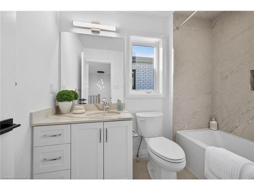 29 Kingfisher Drive, Hamilton, ON - Indoor Photo Showing Bathroom