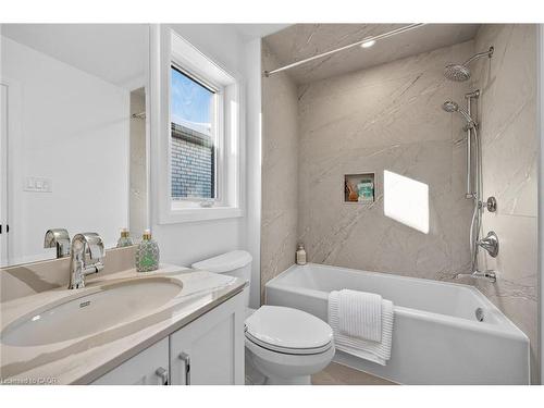 29 Kingfisher Drive, Hamilton, ON - Indoor Photo Showing Bathroom