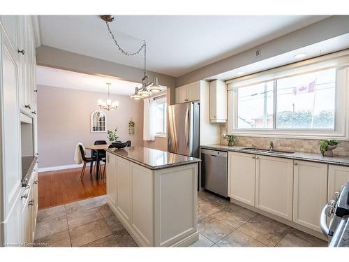 83 Mountbatten Drive, Hamilton, ON - Indoor Photo Showing Kitchen