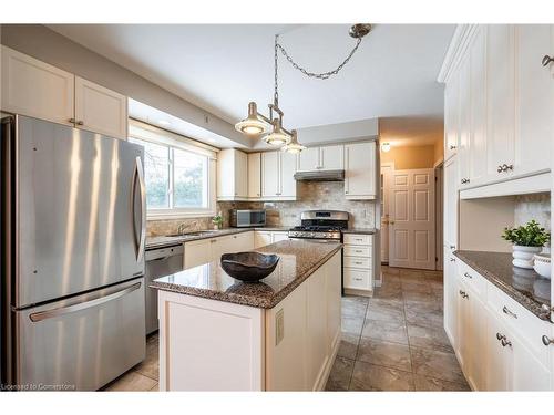 83 Mountbatten Drive, Hamilton, ON - Indoor Photo Showing Kitchen With Upgraded Kitchen