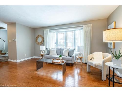 83 Mountbatten Drive, Hamilton, ON - Indoor Photo Showing Living Room