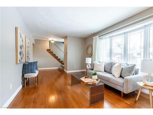 83 Mountbatten Drive, Hamilton, ON - Indoor Photo Showing Living Room