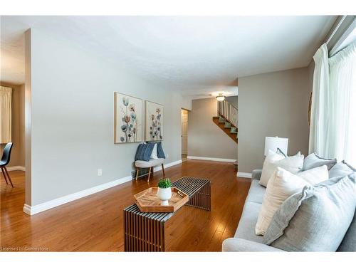 83 Mountbatten Drive, Hamilton, ON - Indoor Photo Showing Living Room