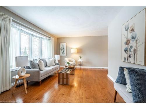 83 Mountbatten Drive, Hamilton, ON - Indoor Photo Showing Living Room