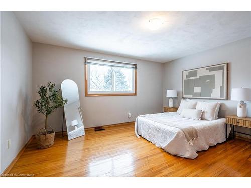 83 Mountbatten Drive, Hamilton, ON - Indoor Photo Showing Bedroom