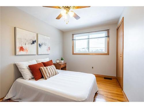 83 Mountbatten Drive, Hamilton, ON - Indoor Photo Showing Bedroom