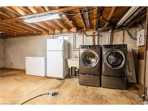 83 Mountbatten Drive, Hamilton, ON - Indoor Photo Showing Laundry Room