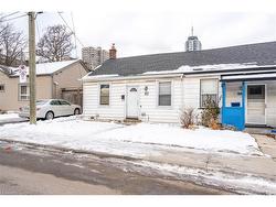 92 Aurora Street  Hamilton, ON L8N 2P7