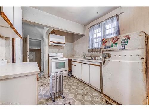 858 Beach Boulevard, Hamilton, ON - Indoor Photo Showing Kitchen