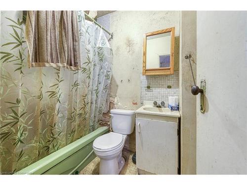 858 Beach Boulevard, Hamilton, ON - Indoor Photo Showing Bathroom