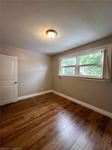 33 Newark Avenue, Hamilton, ON - Indoor Photo Showing Other Room