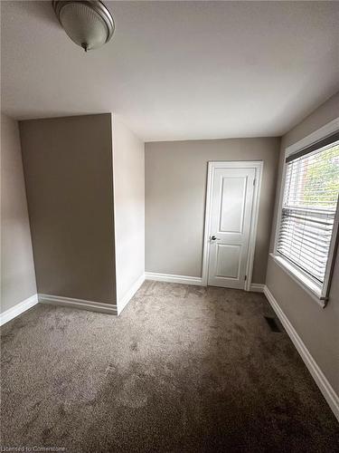 33 Newark Avenue, Hamilton, ON - Indoor Photo Showing Other Room