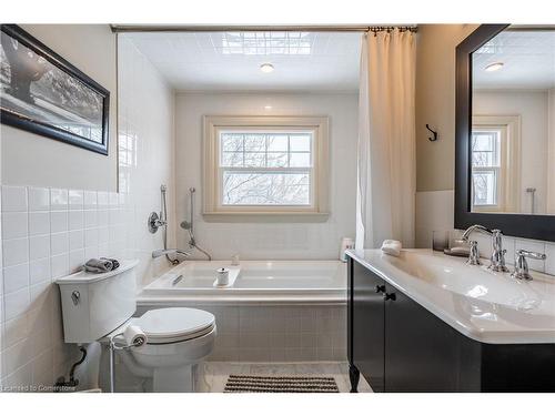 165 Aberdeen Avenue, Hamilton, ON - Indoor Photo Showing Bathroom