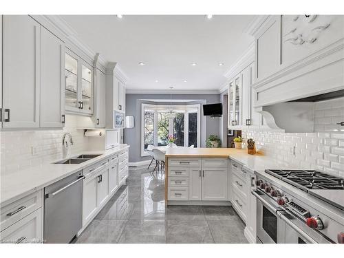 361 Mcnichol Crescent, Burlington, ON - Indoor Photo Showing Kitchen With Double Sink With Upgraded Kitchen