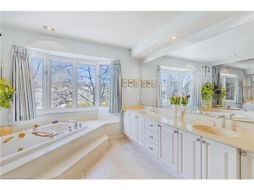 361 Mcnichol Crescent, Burlington, ON - Indoor Photo Showing Bathroom