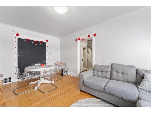 38 Arnold Street, Hamilton, ON - Indoor Photo Showing Living Room