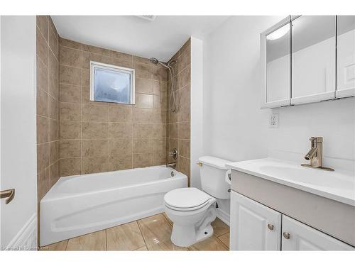 417 Paling Avenue, Hamilton, ON - Indoor Photo Showing Bathroom