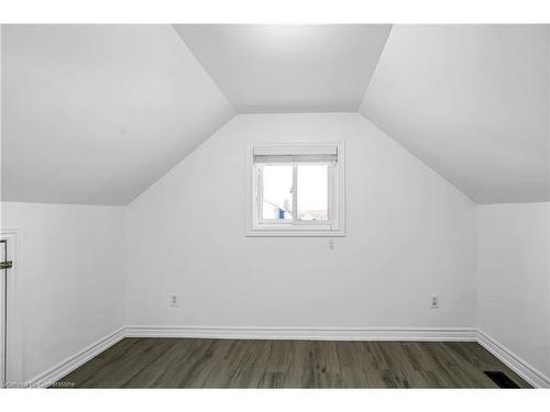 417 Paling Avenue, Hamilton, ON - Indoor Photo Showing Other Room