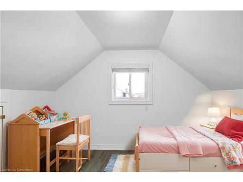 417 Paling Avenue, Hamilton, ON - Indoor Photo Showing Bedroom